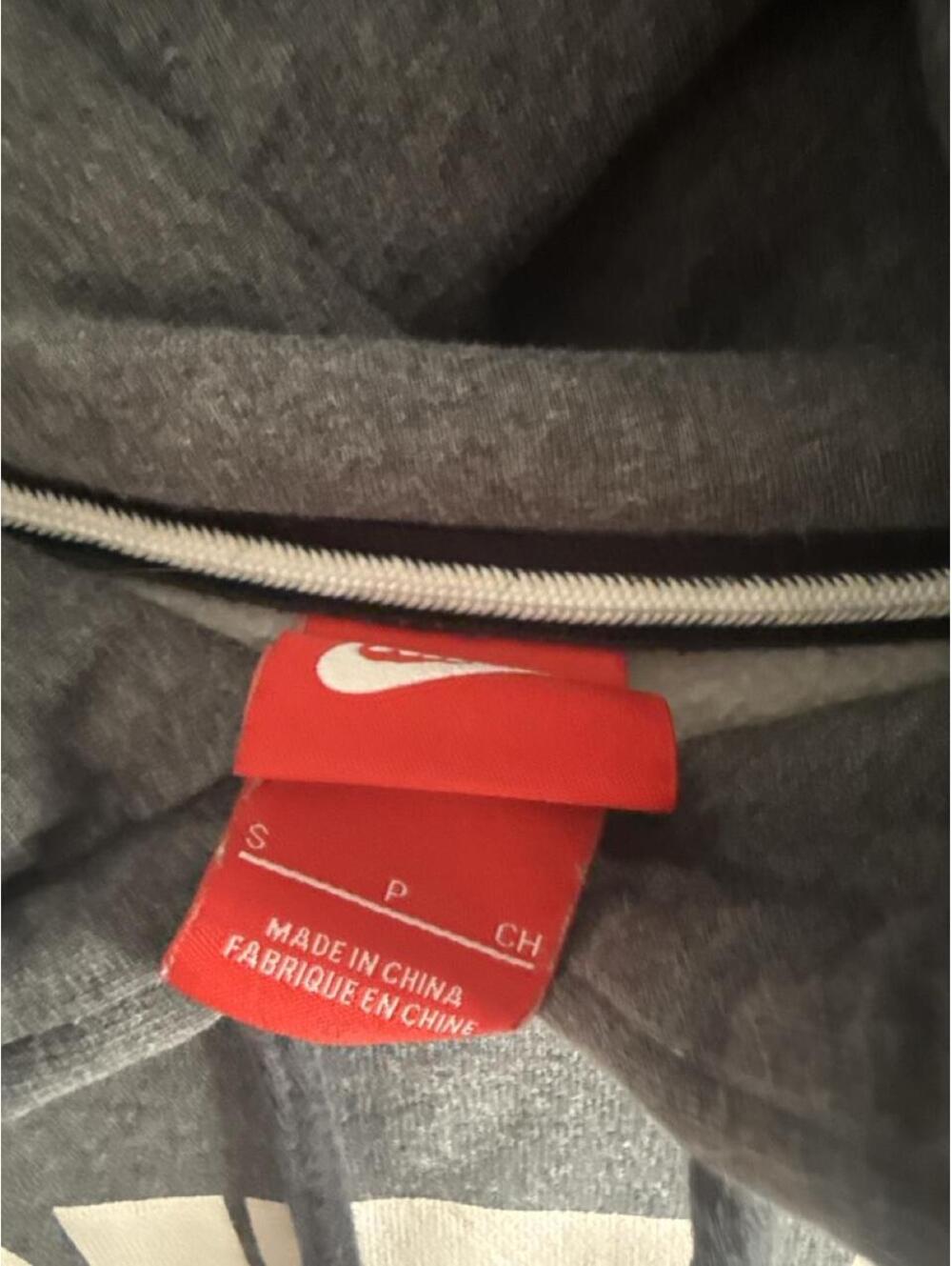 Nike Mens Small Gray Hoodie with New York Print and Red Swoosh, New with Tags - Picture 2 of 2